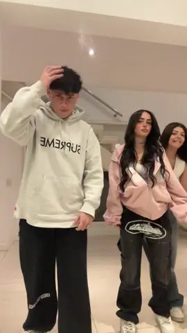 Soy malo bailando jajajaj 