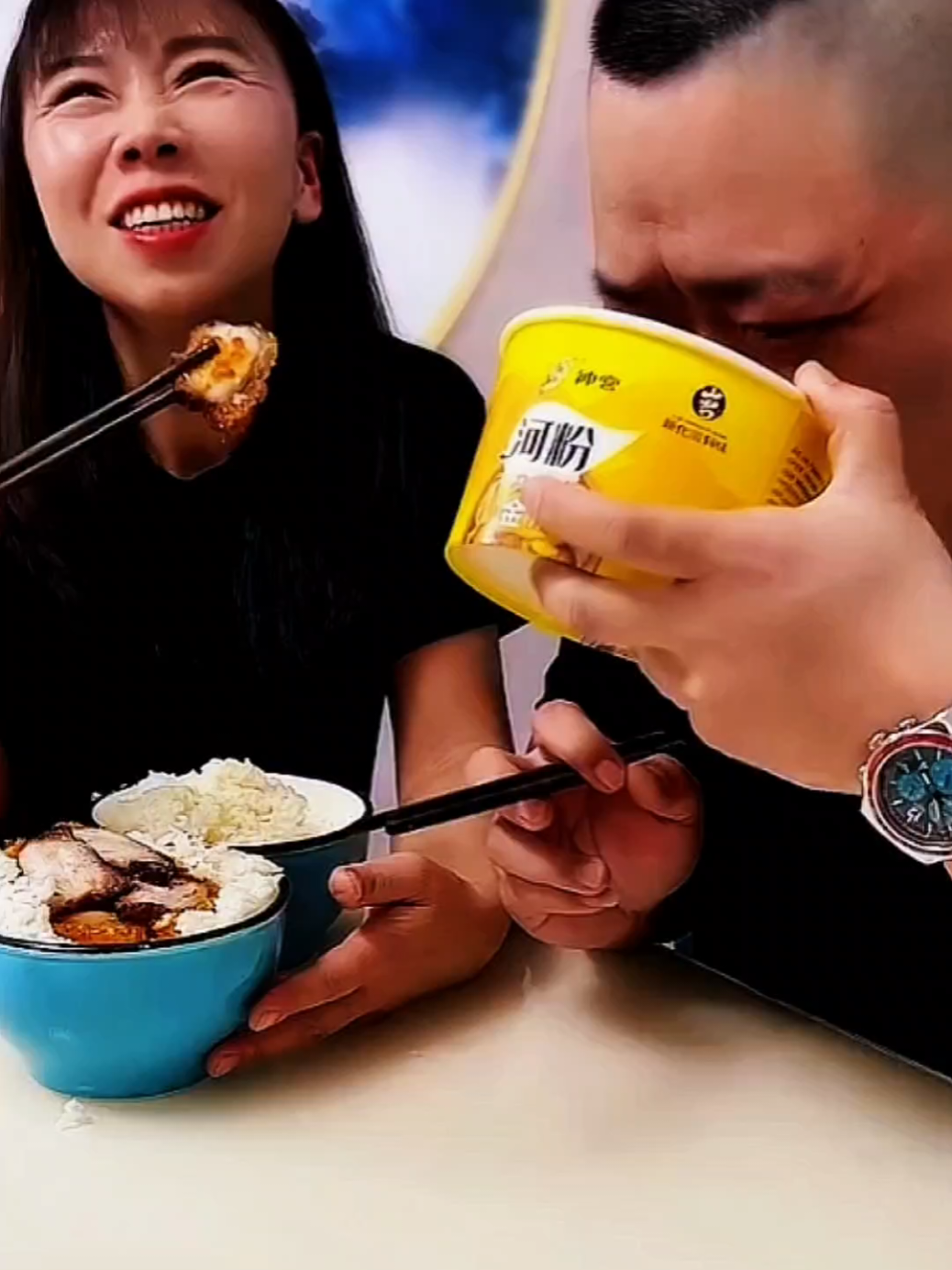 dinner prank with husband #mukbangasmr #eatingasmr #couplecomedy #funnymoments #couplegoals #fyp 