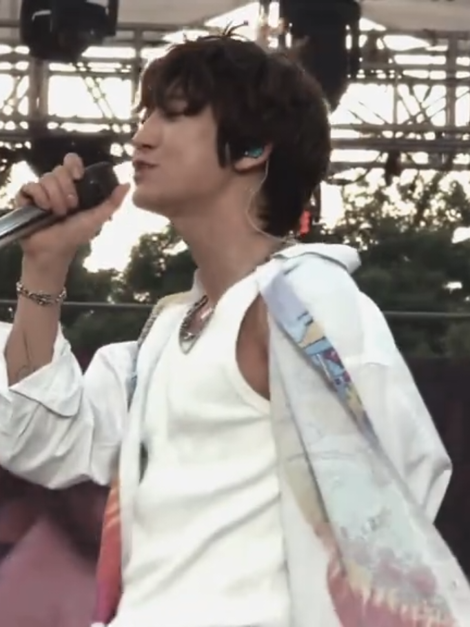 he's so fine HES SO DAMN FINE  #chanyeol #chanyeoledit #chanyeolexo 