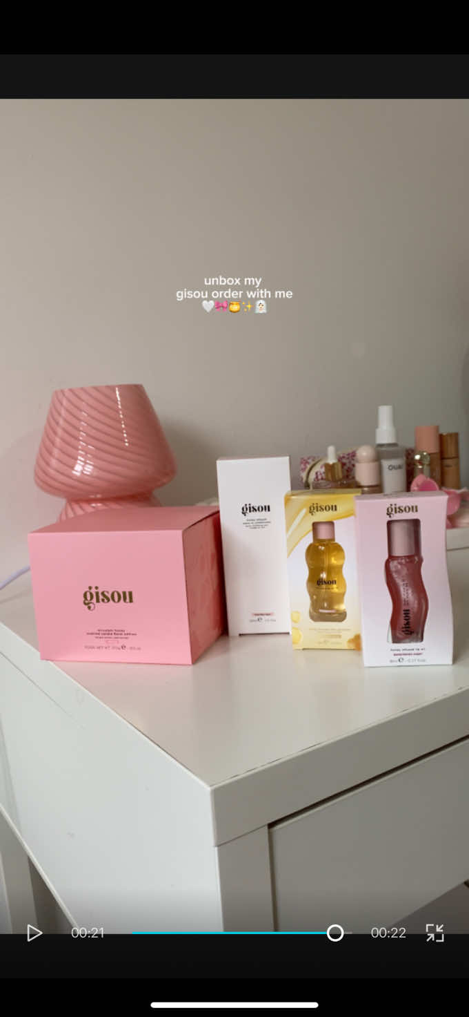 Unbox my Gisou order with me🍯🧖🏻‍♀️✨ @Gisou #hauls #girlythings #aestheticvideos #gisou #cleangirl #pink #girlyaesthetic #softgirl #unboxingvideo #asmrsounds 