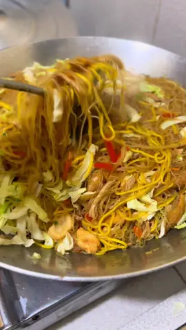 Pancit Bihon with miki available now @Lea’s Paresan!🌸🩷 