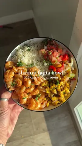 shrimp fajita bowl RECIPE⬇️ 355 cals + 35g protein!  ✨150+ high protein recipes for a busy mom available on my website allthingslexington.com  what ya need: 6 oz raw shrimp chipotle chili powder(just a sprinkle) paprika garlic powder 90 Second basmati rice 1 tbsp cilantro 1 tbsp lime juice Salt and cumin to taste ⅔ cup Trader Joe’s fire roasted bell peppers and onions blend ⅓ cup Trader Joe’s roasted corn everything but the elote seasoning 1 tbsp Pico de Gallo directions: season the shrimp with chipotle chili powder, paprika, and garlic powder to taste. cook in a little olive oil spray on medium heat for 2 minutes on each side. set aside.  in the same pan cook the bell peppers and onions blend with roasted corn over medium heat, stirring until soft, about 5 minutes. sprinkle with everything but the elote seasoning.  microwave the basmati rice according to package instructions. stir in cilantro, lime juice, and salt to taste.  In a large bowl, add 1/2 cup cooked cilantro lime rice, cooked shrimp, pico de gallo, roasted corn, and onions and peppers blend. top with extra cilantro and lime juice!  hope you love this one!! don’t forget to follow me for more easy recipes + tag me if you try it! ❤️ #summerdinner #highproteinmeals #10minutemeals #shrimpbowl #shrimpfajitas 