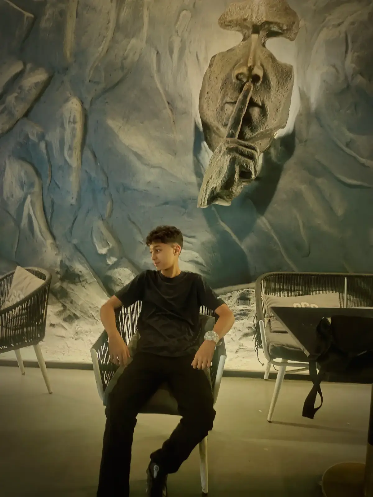 مبشوفش حد ولا بعتمد😉