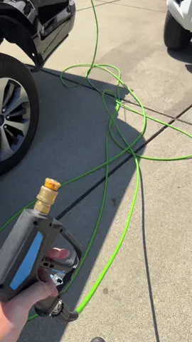 This is the best pressure washer hose on the market #mobiledetailing #jetshinemobiledetail #fyp #Satisfying #CarDetailing #pressurewashing 