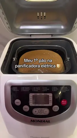 Fazendo meu 1º pão na  panificadora elétrica da Mondial #paocaseiro #panificadora #panificadoramondial #mondial #bread #cookingtiktok #breadmaking 