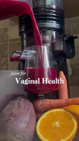 Juice for vaginal health 🥕 🍊 🍋 💜 #healthy #wellness #ovulation #womenshealth #juicingrecipes #beet #periodcramps 