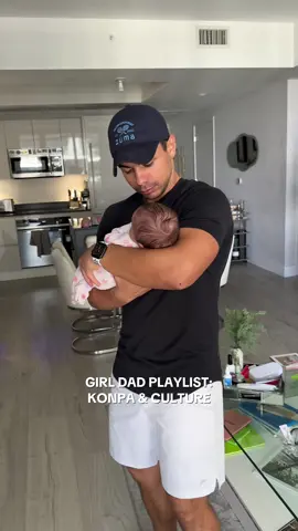 Starting her early!!🫶🏽 #girldad #firsttimedad #firsttimeparents #newborn #dayinmylife #Lifestyle #momtok 