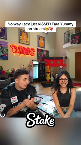 no way lacy just kissed tara yummy on stream #lacy #lacyclips #tarayummy #fyp #viral #trending 