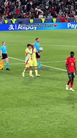 Pedri & Lamine Yamal müssen reden #pedri #videoviral #viralestiktok #traurig #traurigevideos #live #virał #fan #viraledit #spain #spanien #lamineyamal #barca #fcbarcelona 