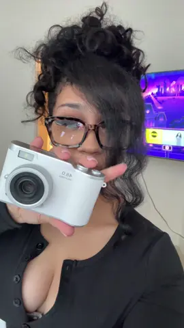Yessss this is perfect for cute little pics, videos, and vlogs 😍😍😍😍😍😍😍I need to go take picnic pics ASAP #camera #y2kcamera 