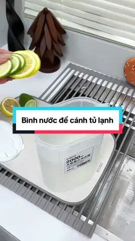 Bình nước đặt cánh tủ lạnh #giadungtienich #giadungthongminh #nộitrợ #fyp #bìnhnuocdetulanh 