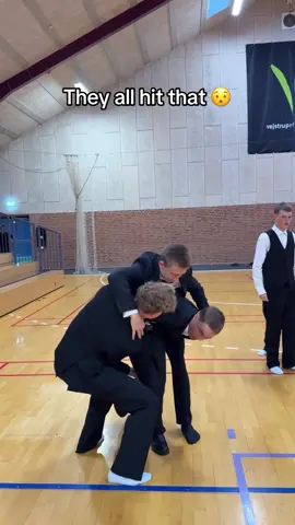 (via vejstrup_efterskole/IG) #flip #gymnastics 