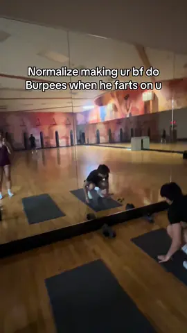 Bro decided to rip ass on me doing side crunches tgt 🙂@Elle’s man  #gym #gymhumor #boyfriend #bf #boyfriendproblems #girlboss #bodybuilder #girlswholift #gymrat #gymcouple #couple #burpees #fyp #foryou #explore #gymbro 