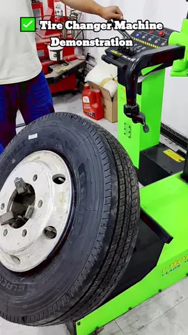 🔧 Automatic Tire Changer Demo – For All Car Types!#fun #machinery #cool #changer #machine #tirestrippingmachine #foryou #automatic #asmr #car #automaintenance #auto #fullyautomatic #carlift 