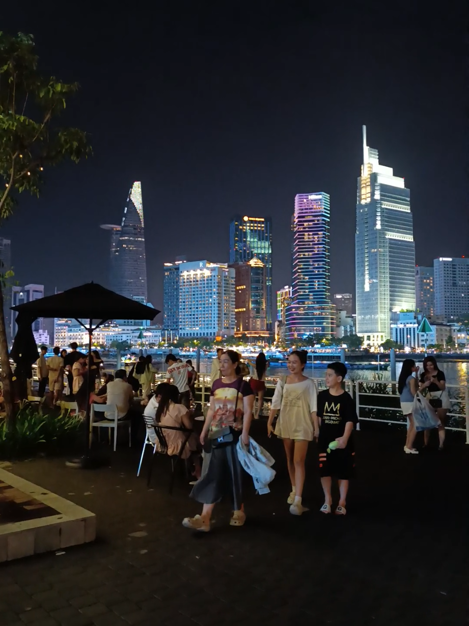 Starbuck view trịu đô ngay tại Công viên bờ sông Sài Gòn - Thủ Thiêm #starbuck #congvienbosongsaigon #chill #cafe #nhachaymoingay 