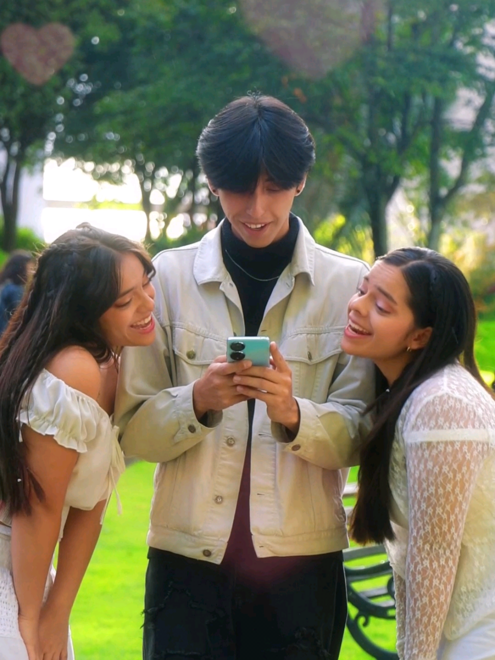 quieras o no... te atrapó el amor ;)) gracias a @Isa leal💙 y @sofileall por crear un video genial <3 @isaysofitwins  . . . . . . . #foryyou #foryoupage #parati #colombia #bogota #actor #amor #Love #hercules #disney #sebaflorez 