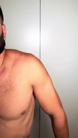 Para mejorar la postura no basta con fortalecer el cuerpo, es clave combinar ejercicios de control postural con conciencia corporal. Así se integran pequeños ajustes que hacen más efectiva la corrección y ayudan a reducir dolores como el de cuello, espalda y hombros. #pablopilatesreal #malapostura #postura #posture #controlpostural #higienepostural #correctordepostura #pilates #Fitness