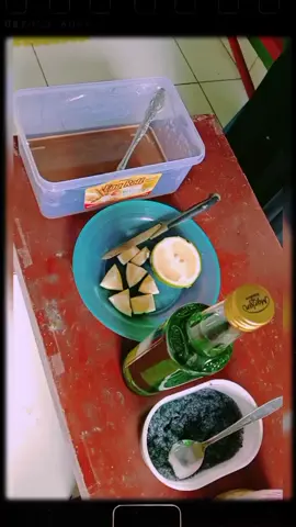 🧕 : bagaimana rasanya minumannya ?  👦👧 : enak bu , enak sekali . terimakasih ya bu 🙂 masyaAllah , bahagianya mereka ketika bisa membuat dan mengenal sesuatu yg baru buat mereka . dan tak lupa mengucapkan 