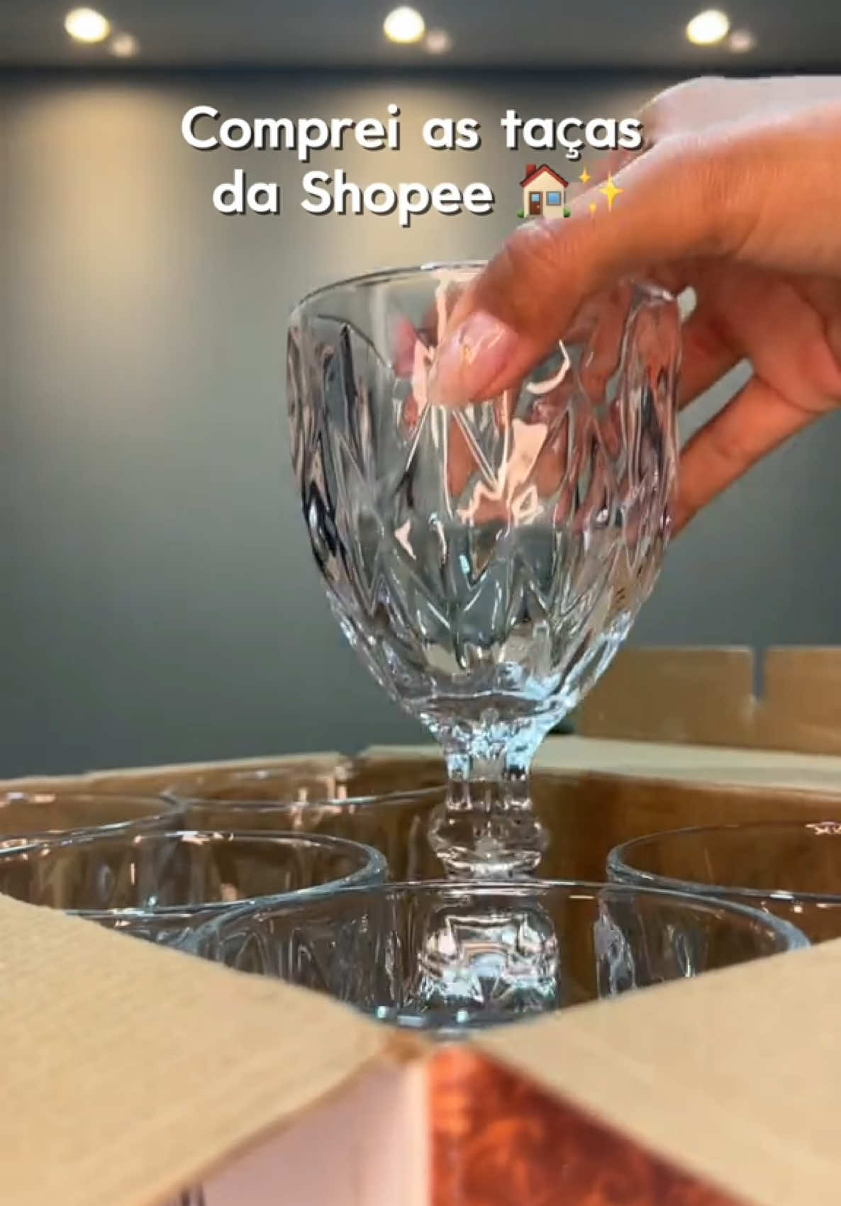 🥂 Resumo do Jogo 6 Taças de Vidro Diamante – Shopee 	•	Design elegante com textura em relevo estilo diamante 	•	Material em vidro resistente e transparente 	•	Ideal para água, sucos, vinhos ou sobremesas 	•	Perfeito para uso diário ou ocasiões especiais 	•	Muito procurado e bem avaliado na Shopee #TaçaDiamante #JogoDeTaças #VidroElegante #BicoDeJaca #MesaPosta #ShopeeAchados #Decoração #CopoEstiloso #TaçaDeVidro #UtilidadesDomésticas #ReceberBem #ShopeeCasa