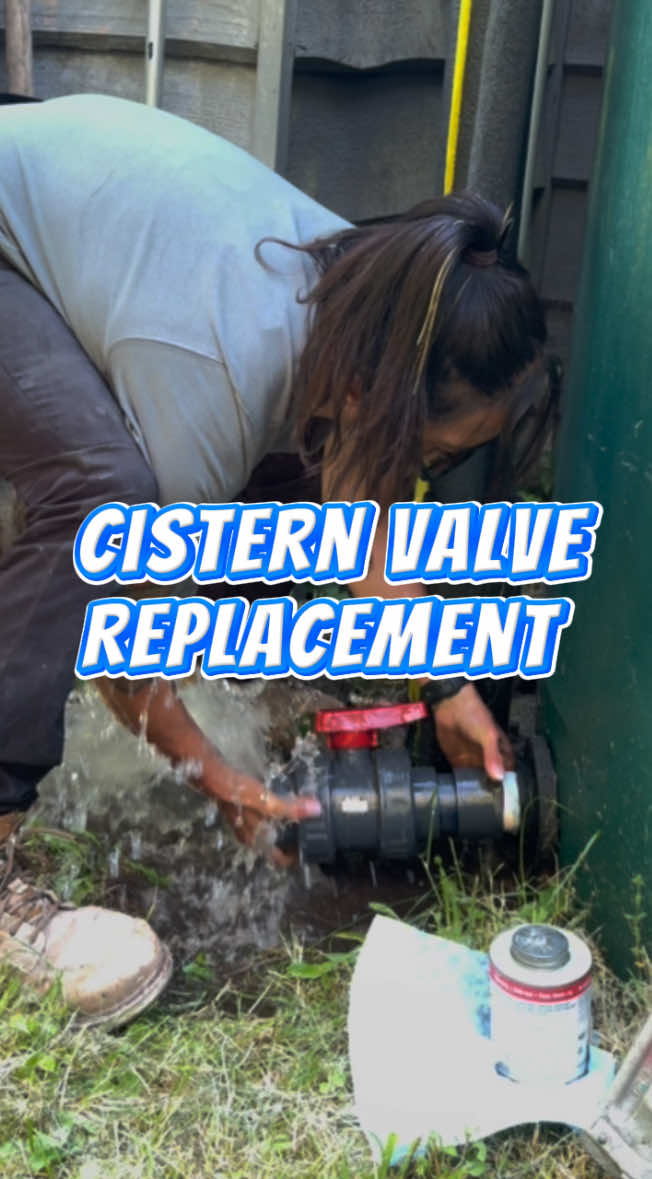 ‘Tis the season of replacing cistern valves!  * * #hotswap #livewatermain #watermainreplacement #plumbing #theladyplumber #dickies #keen #keenutility  @Dickies  @KEENUtility  @Oatey Co.  @RIDGID Tools 
