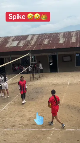 30 barse didi ko spike Thukka moreko spike 🤣🤣 ko manxe hola yo 🤣🤣 #volleyballworld #volleyballplayer #sankhuwasabhali #tpyシforyou❤😊tiktok❤ #comedy 