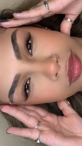 Efeito Rímel e Brow Lamination que a gente ama 😩❤️#browlamination #brow #sobrancelhas  #fyp #foryoupage #lashextensions #lashes #extensaodecilios #fypシ゚ #cilios #popular #musica 