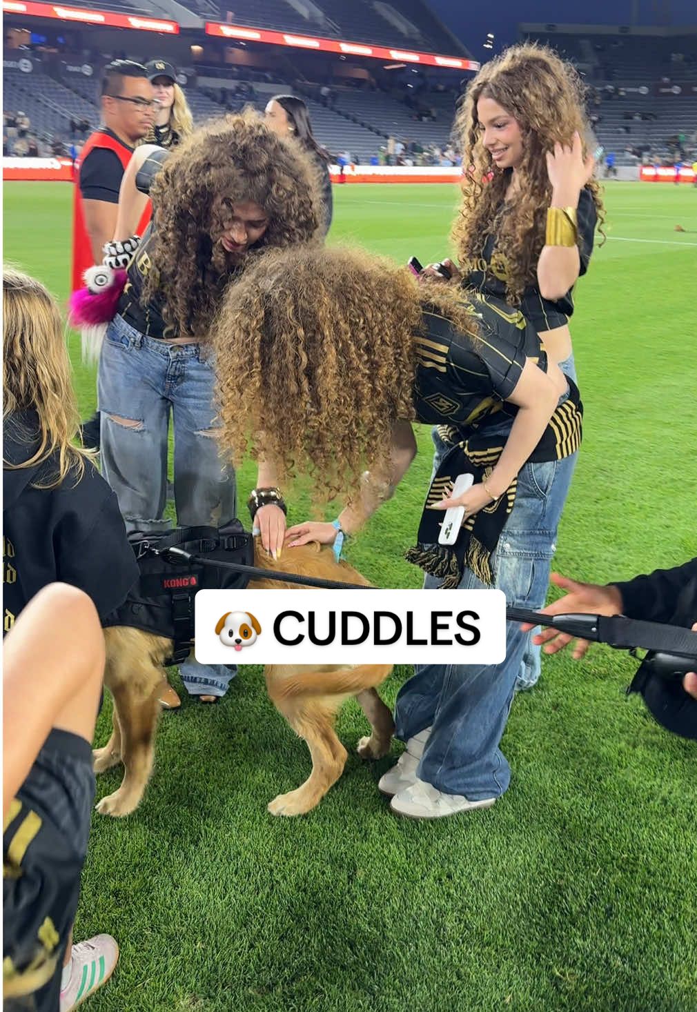 Cuddles 🐶 #LAFC #MLS #kalogerassisters #sundaykalogeras #demitrakalogeras #elianakalogeras #Football #dogtok 