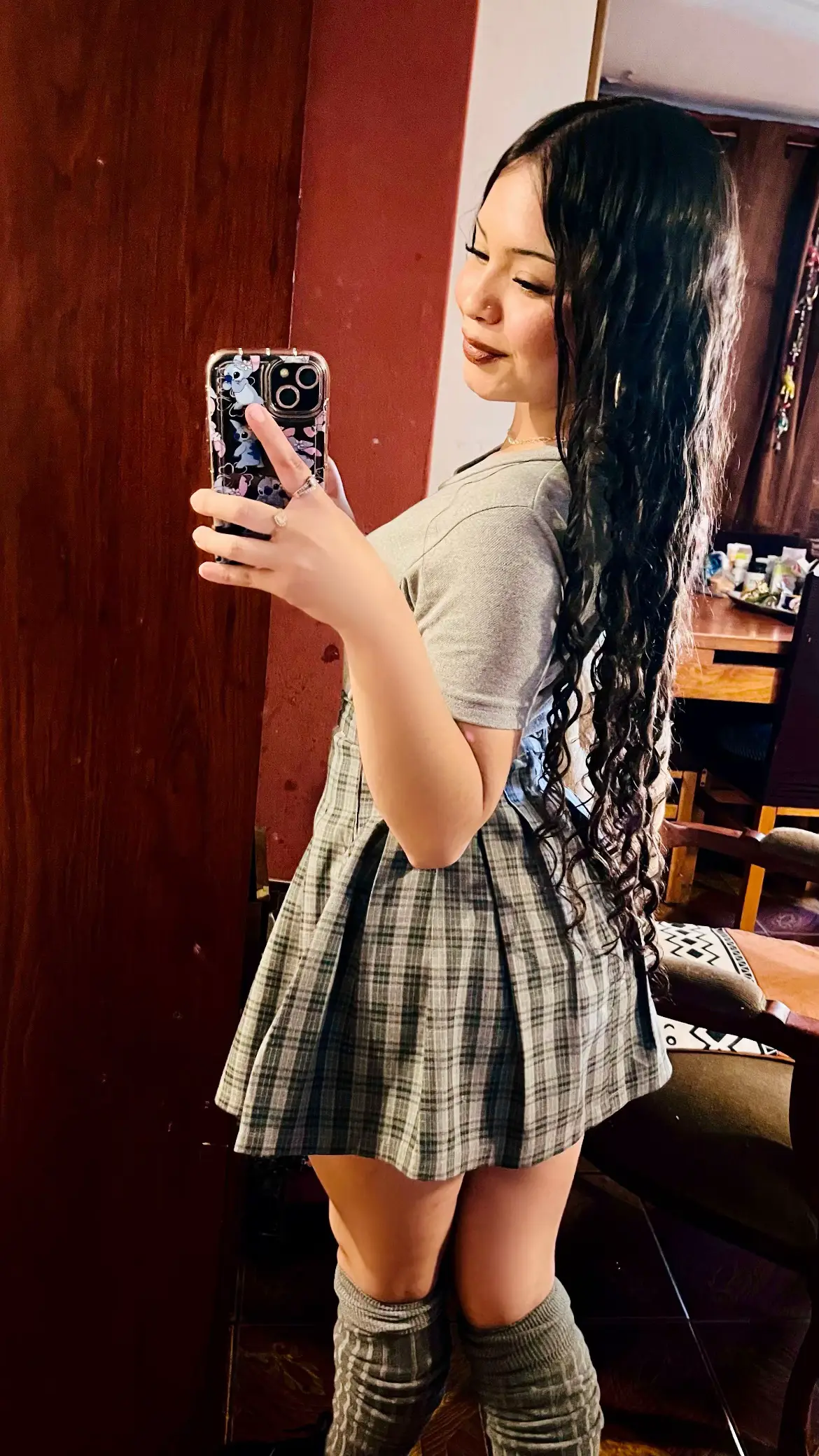 la del pelo rizo la tengo escogía