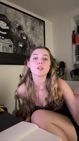 Not about anyone 🙅‍♀️🙅‍♀️🙅‍♀️ this song just scratches my brain