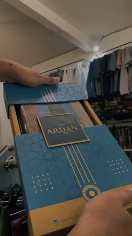 pengen tampil elegant? ya pake ardan 😜🥰 #sarung #ardan #songket #premium #sarungbranded #mewah #masukberanda #fyp #fashionstoree #tokosarungbhsterlengkap #checkoutdikeranjangkuning 