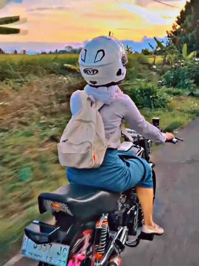 pesona cewek pelajar dengan hobinya🖤🔥🧕 @_zldaa  #raturxking #gadishijab #queenrxking135cc #rxking135cc #setoryrxking #galeryrxking #mediarxking #rxkingviral 