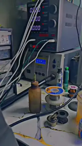 خلوص بانٹتے بانٹتے جب خود خالی ہو جاؤ، تب سمجھ آتا ہے کہ رشتے یک طرفہ بھی ہو سکتے ہیں