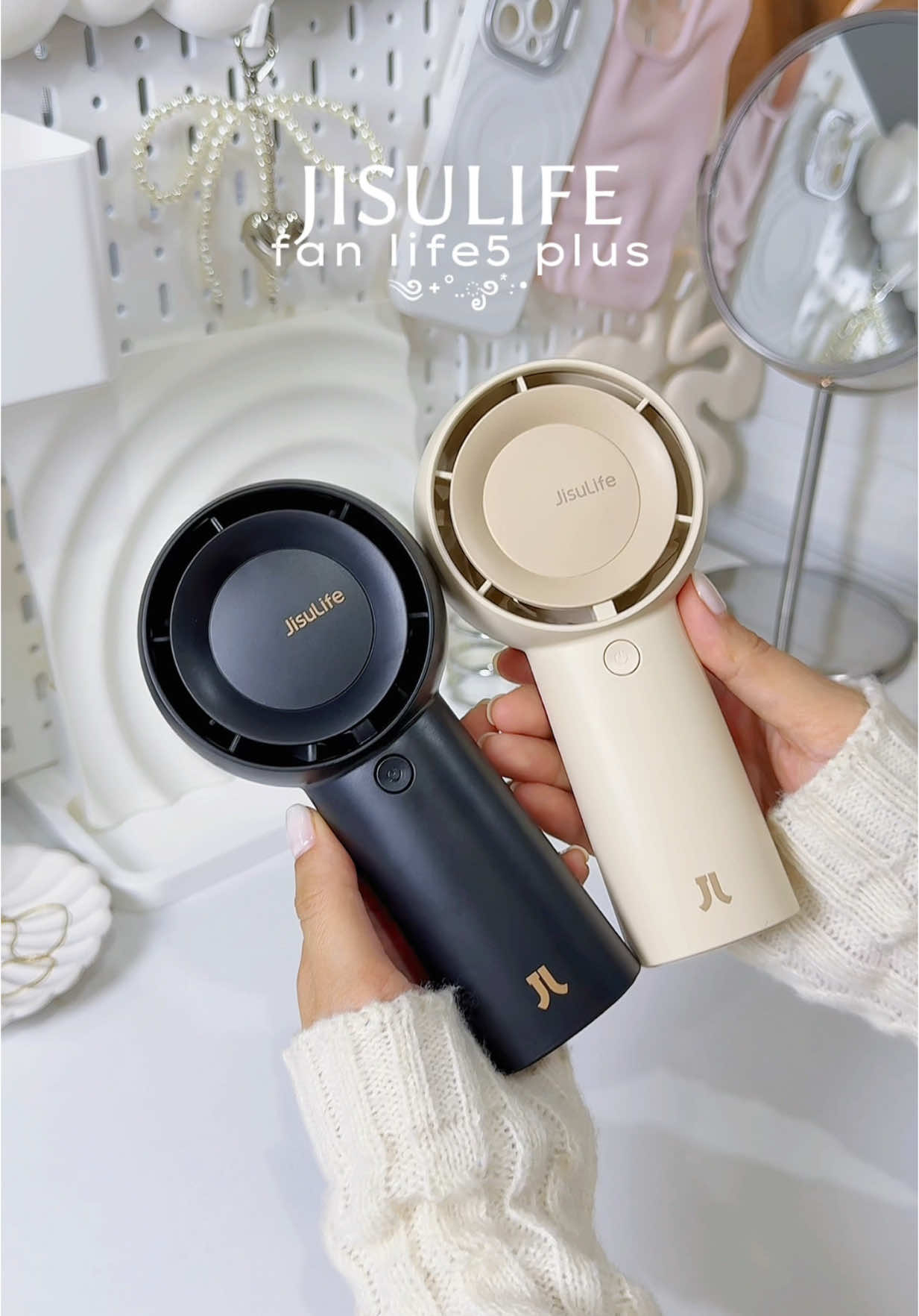 The handheld fan that’s totally worth every peso! 💯 #jisulife #jisulifeminifan #jisulifehandheld #jisulifeportablefan #minifan #minifanportable #minifanrechargeable #handheldfan #portablefan #jisulifelife5plus 