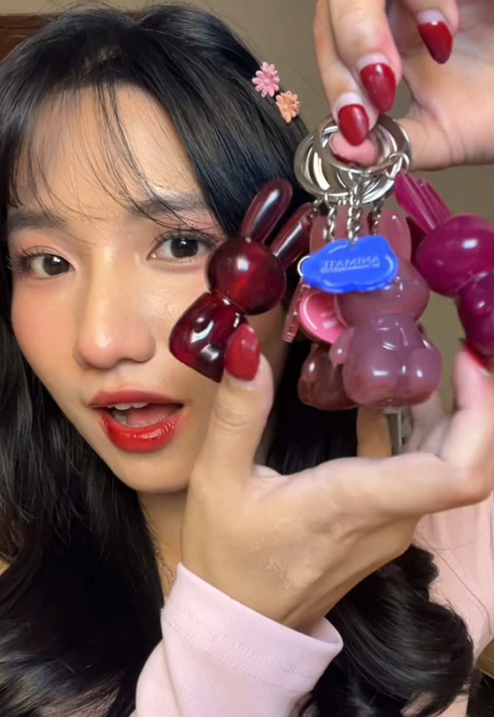 Bag charm yg berguna banget buat ciwik2 yaa 💖🧸 #TintStayGlowSlay #WarnaiMoodmu #animate #hidupkancantikmu #ReviewSkincareAnimate #AnimateLipTint #GlowingLook @Animate Official 