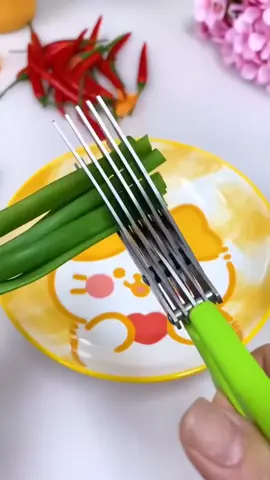 5 blades Vegetable🥦🥕🌽 cutting Scissors #gadgets #100kviews #Lifestyle #kitchengadgets #tiktokshop #foryou #KitchenHacks #1m #kitchentool #vegetablecutter 