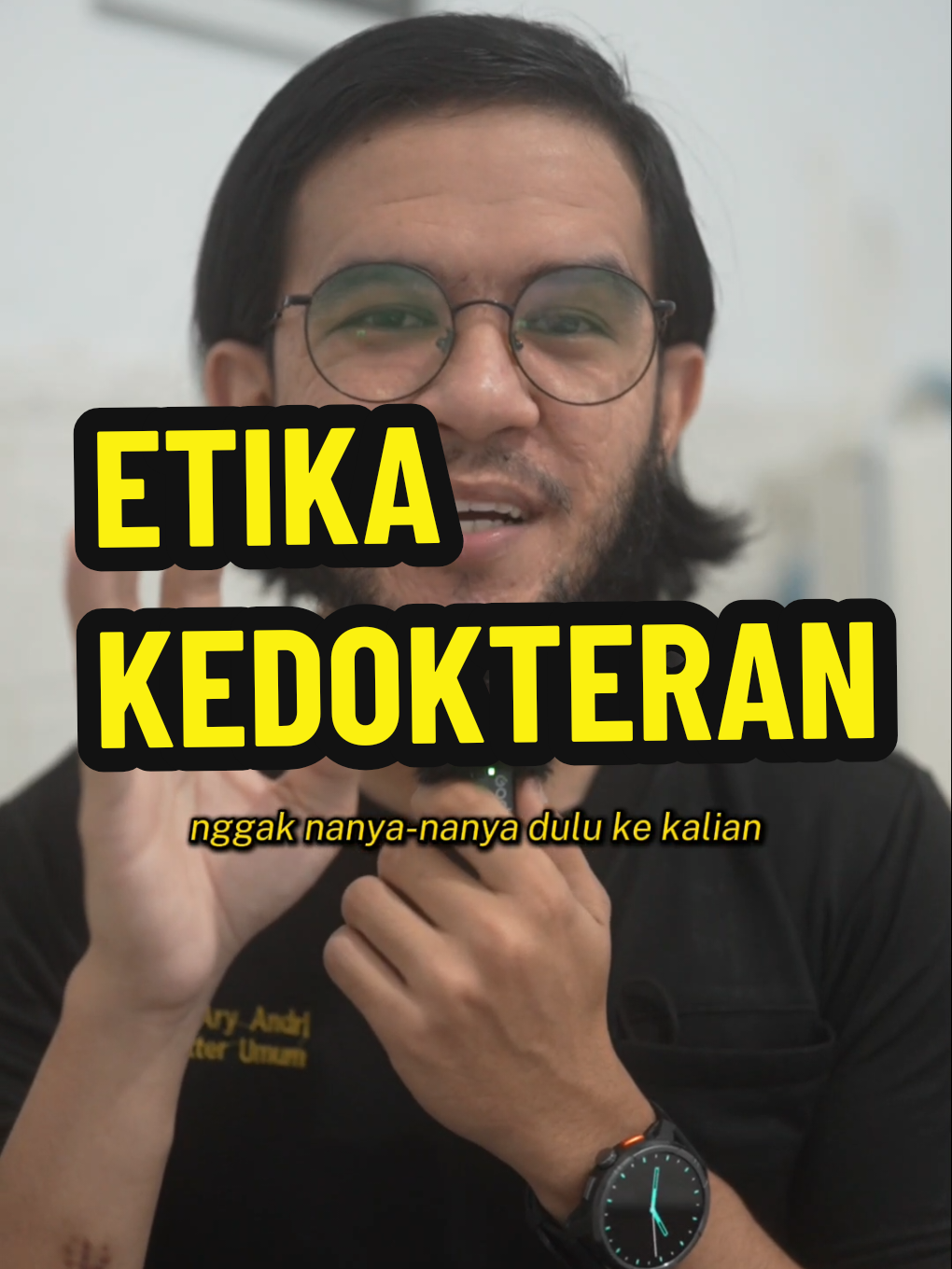 Dokter hanya bisa memberikan saran untuk terapi, masalah pasiennya mau ngelakuin atau engga, itu balik lagi ke pasiennya sendiri. Karena untuk semua prosedur medis memerlukan informed consent dari pasiennya.  .  .  .  #infokesehatan #viralkesehatan #etikakedokteran 