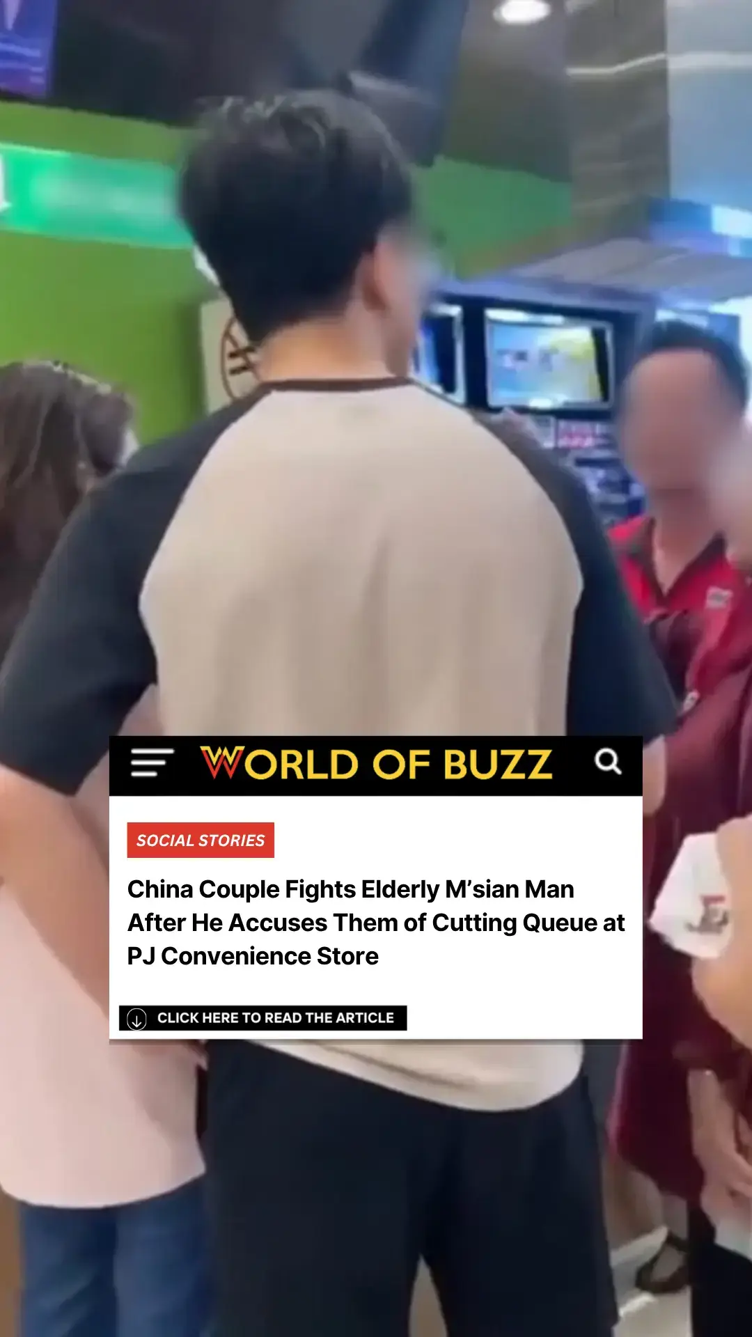 This incident is believed to have taken place in Petaling Jaya, Selangor. 📷:sebitian via Reddit #fight #chinese #china #malaysian #cutting #queue #conveniencestore #worldofbuzz #wob #wobnews #tiktoknews #tiktokviral #videoviral 