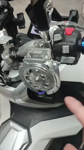 CNC鋁合金水杯支架 炫酷 實用 還可以解壓 喜歡的告訴我我來安排#機車 #改裝 #改裝車 #水杯 #支架 #krv #rts #mmbcu #force #yamaha #fyp #tiktok #流量 #流量動起來 #上推薦通知我 