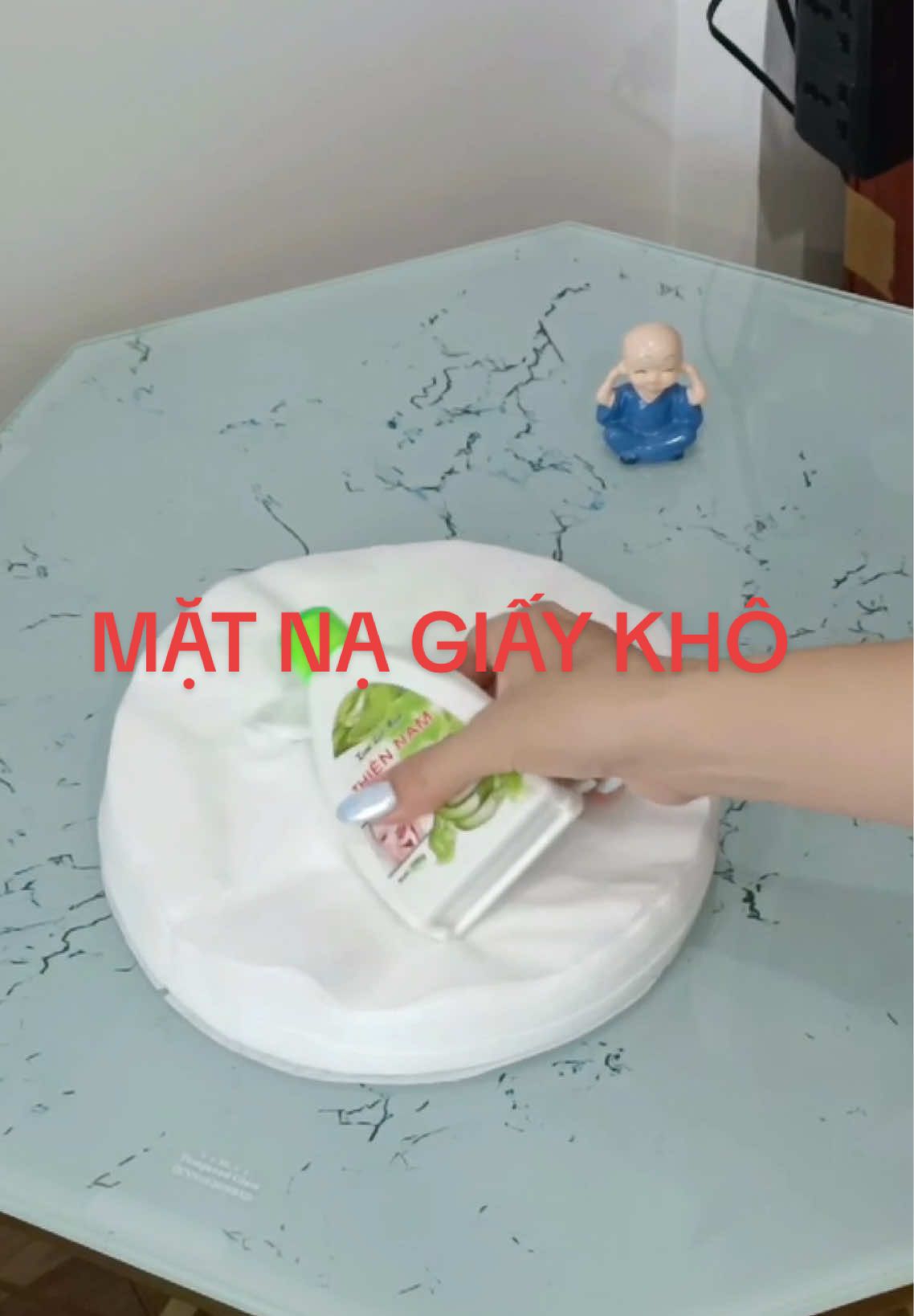 Mặt  nạ giấy khô lột mụn. Vàng đậm và vàng nhạt. Combo  100 tờ chưa tới 40xu . Dễ dàng hút sạch mụn cám mụn đầu đen. #giaylotmun #matnagiay #xaykenhcungsuong #goclamdep #LearnItOnTikTok #xaykenhtiktok 