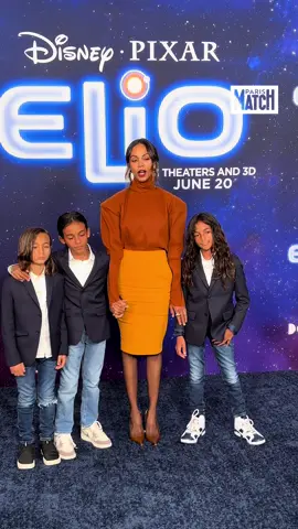 Zoé Saldaña poses with her 3 sons in Los Angeles 😍👦 The actress made a striking appearance on Tuesday June 10 at the El Capitan Theatre on Hollywood Boulevard for the premiere of the latest Disney animated feature, 
