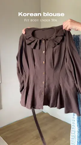Ciwi ciwi yang mau keliatan langsing+kulit cerah wajib coba ini#outfit #rekomendasioutfit #outfitideas #koreanblouse 