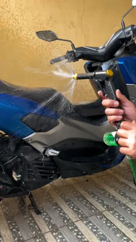 Ni laki nemu aja lagi kepala semprotan air yang ada tempat sabun nya Waaahh jadi enak bener ini klo nyuci kendaraan pake kepala semprotan air ini #kepalasemprotan #semprotanair #kepalasemprotancucimotor #kepalasemprotanair 