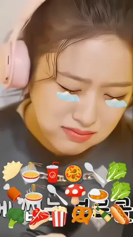 Yujin eating 🍜🍜 #ive #yujin #eating #mukbang #fyp #foryou #foryoupage #_jennieseat_ 