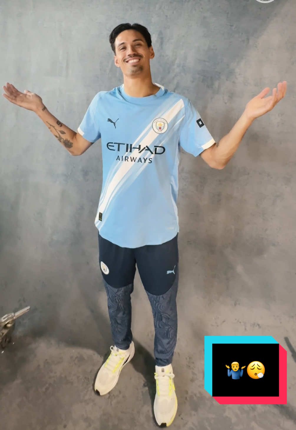 Looking good in blue 🤷‍♂️😮‍💨 #TijjaniReijnders #ManCity #Football 