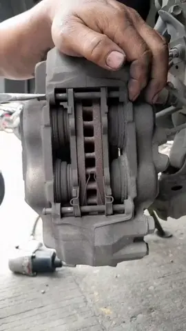 #mechanic #mechaniclife #automechanic #uk #usa #foryou #viral #fyp #mechanico #garage #workshop 