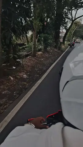 nyore mentahan #cbrk45r #cbr250rr #fyp #jalanjalan #motoran #nyore #riding #cbr150r #viralvideo #fypage #barengayang 