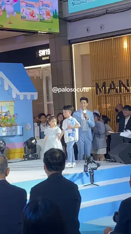 น้องพีร์อยากถ่ายกับหมีเนย เลยจูงอัญญาไปด้วยยย #ลูกพ่อบีมแม่ออย #พีร์ทองธรรม #ธีร์ทองธรรม #ต้าวธีร์ต้าวพีร์💜 #theephee_twinsbaby #อัญญาอัยวา👶🏻👶🏻 