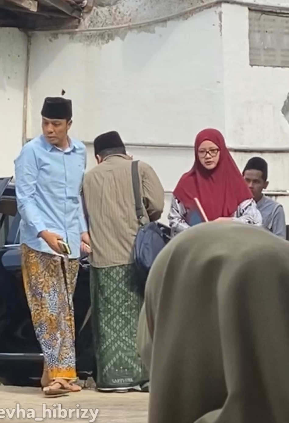 -Ahad Legi- Pengaosan Rutin Kitab Hikam & Bidayatul Hidayah . . . . . #alfalahploso #guskautsar #terasgubuk #alfalahputriploso #ningjazil 