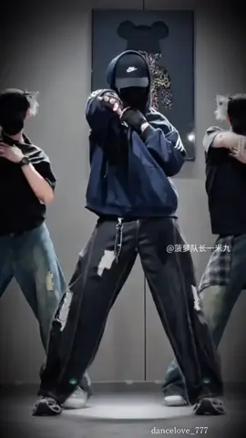 扇巴掌还有谁不会? #加绒摇 #dance  #populardance #菠萝队长一米九 🍍 His name is Mijiu /  菠萝队长 