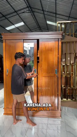 Lemari sledinh minimalis pintu 3 bahan full kayu jati harga murah meriah#lemarisleding #lemarijati #lemariukir #lemariminimalis #furniturejepara #tkwtaiwan_indonesia🇮🇩🇹🇼 #fypシ゚ 
